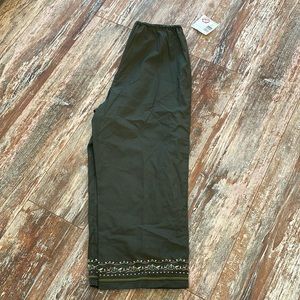 Liz Claiborne liz sport olive 12 petite pants  with decorative trim, has tag